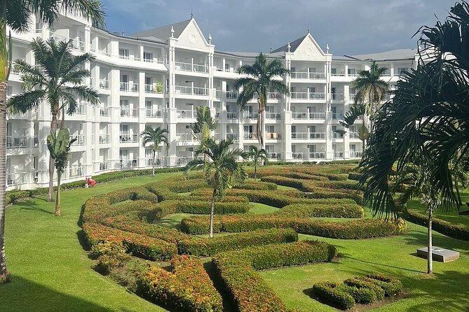 A "Private" Airport Transfer to any Resort in Ocho Rios - Your return trip is part of the deal (roundtrip matters)