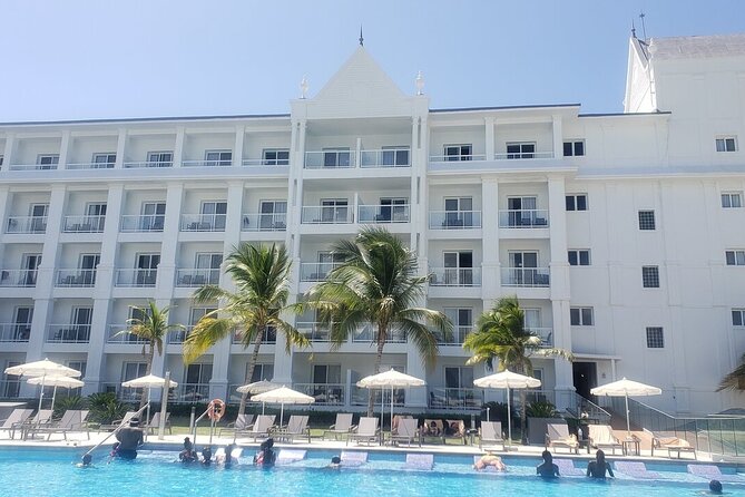 A "Private" Airport Transfer to any Resort in Ocho Rios - The air-conditioned ride to your resort: what you’ll actually do