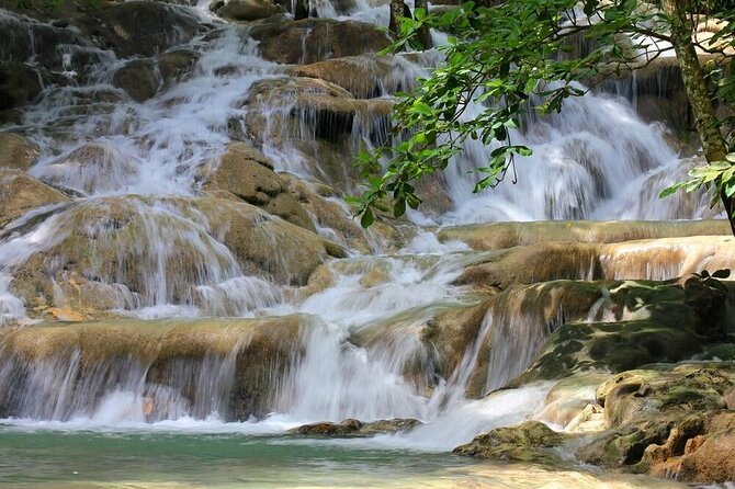 Action Pack Combo: Blue hole, river tubing and Dunn's River Falls - FAQ