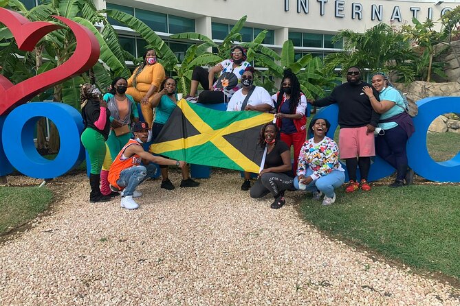 Airport Transfer Ocho Rios hotels - The Ride Comforts: Snacks, Drinks, and Not Having to Think