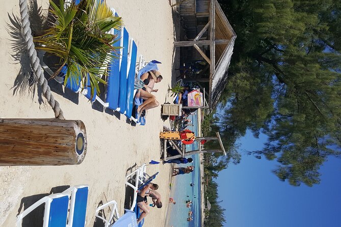 Beach please / Beach day in Ocho Rios Jamaica - Snacks, bottled water, and the lunch reality