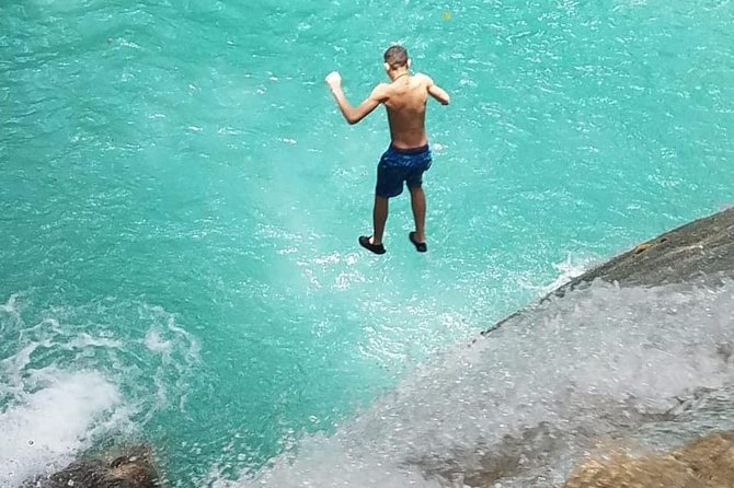 Blue Hole Admission Fee Ticket - Staff help and photo moments: what “trained” looks like on-site