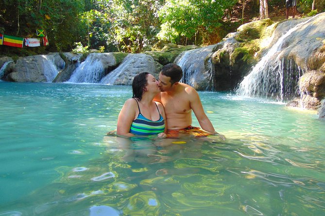 Blue Hole & Secret Falls Day Trip plus Shopping from Runaway Bay - Shopping on Ocho Rios: how to make it worth your time