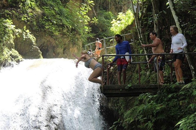 Blue Hole waterfalls from Runaway bay - Timing: morning window and how to choose your start
