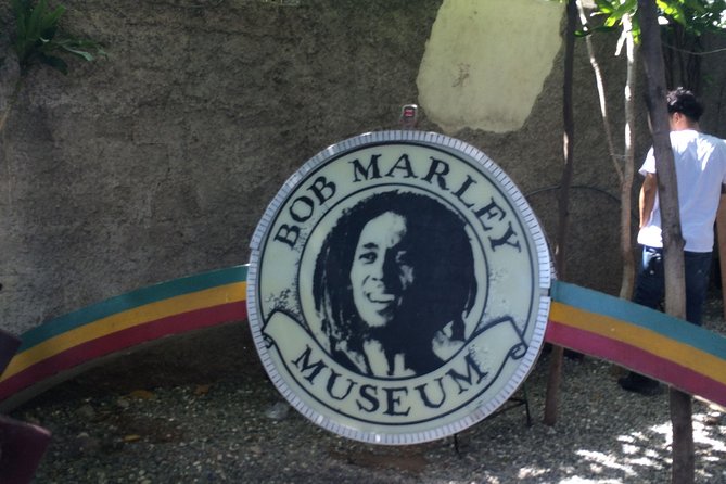 Bob Marley Museum Admission & Tour from Ocho Rios - One Love Café and the gift shop: using your free time well