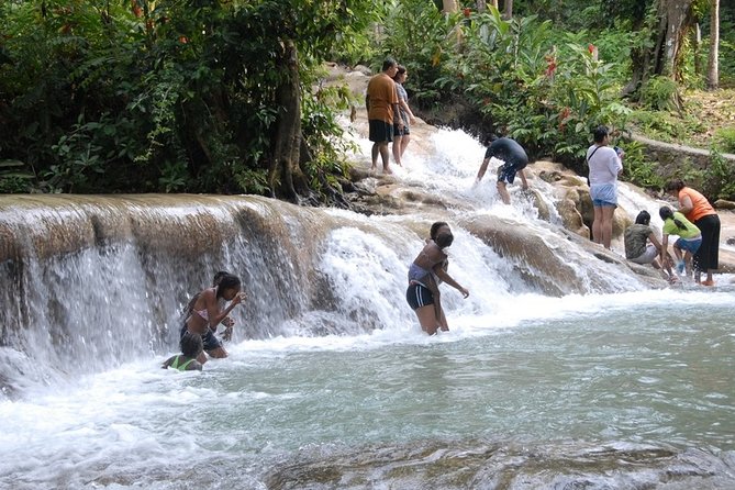 Dunn's River Falls Tour from Ocho Rios - Getting There and Staying On Track from the Cruise Terminal