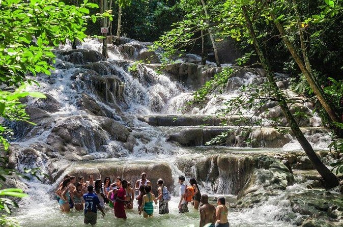 Dunn's River, River Tubing and Lunch Combo - Souvenirs and extra time: a nice option if you want it