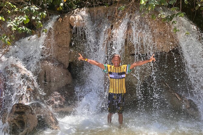 Exhilarating Dunn's River Falls Guided Tour from Ocho Rios hotels - Souvenir stop in Ocho Rios: When shopping helps and when it hurts