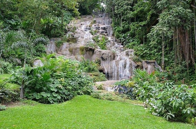 Fun tour for kids with River tubing and Konoko Falls - Guides and group size: why this feels smoother with kids