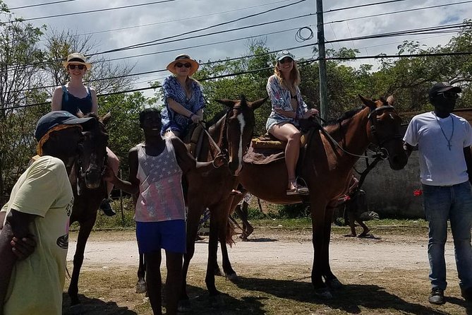 Hour Horseback Riding Guided Tour from Runaway Bay - Getting Oriented in Runaway Bay for a 9:00 am Ride