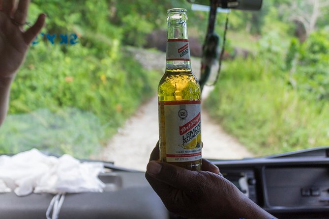 Jamaica Foodie and Cultural Experience & Konoko Falls Ocho Rios - Stop 3 & 4: Lunch at the Ocho Rios Jerk Center (Plus Shopping Time)