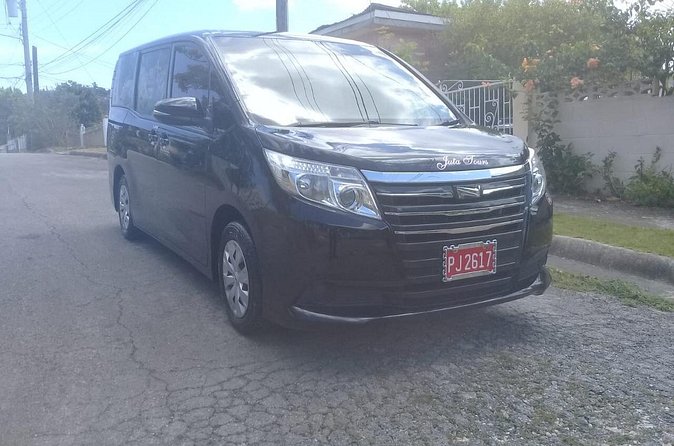 Luxury Bahia Principe Jamaica Private Airport Shuttle - Where you’ll meet: the two easy pickup points