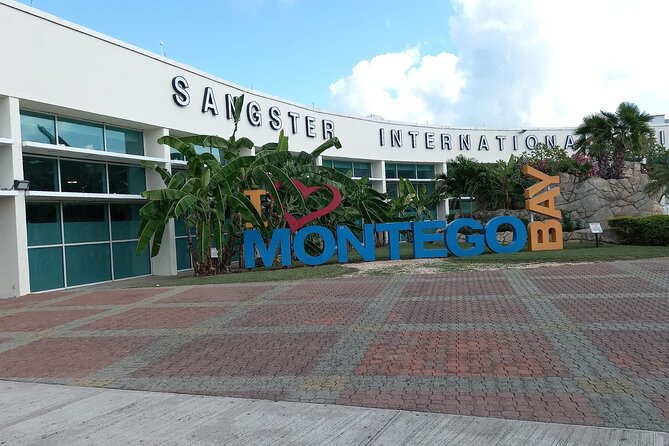 Montego Bay Airport Transfer to Ocho Rios and Runnaway Bay Hotels(Private) - Getting picked up fast: from customs to car without wandering
