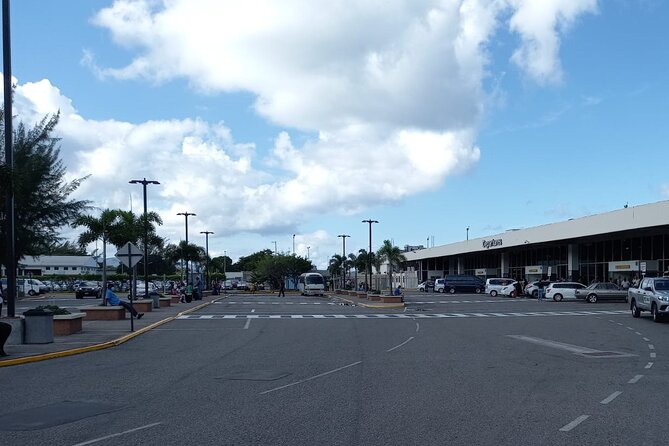 Montego Bay Airport Transfer to Ocho Rios and Runnaway Bay Hotels(Private) - The driver’s role: more than directions