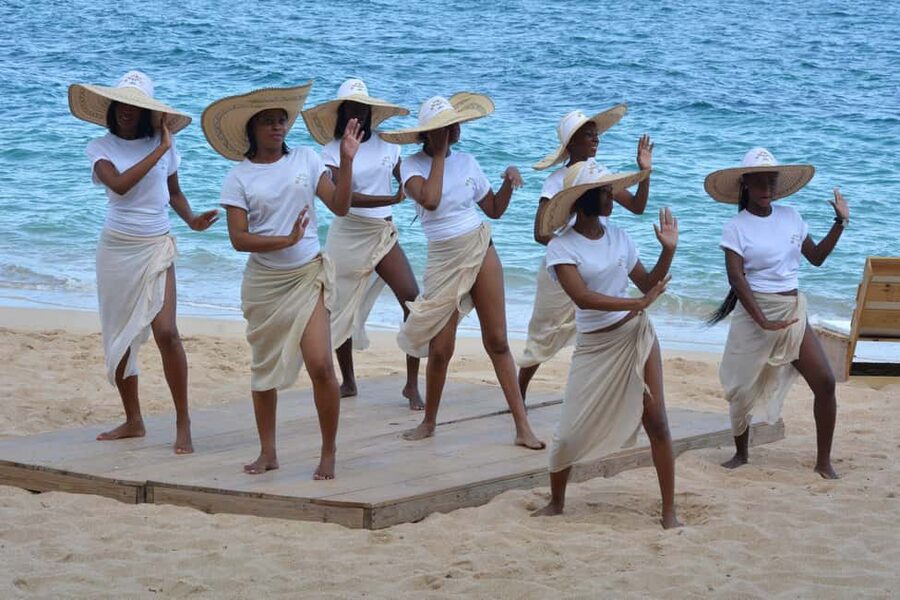 Ocho Rios: Bamboo Beach Club VIP Pass with Lunch and Drinks - Reggae, welcome drinks, and the entertainment you can actually enjoy