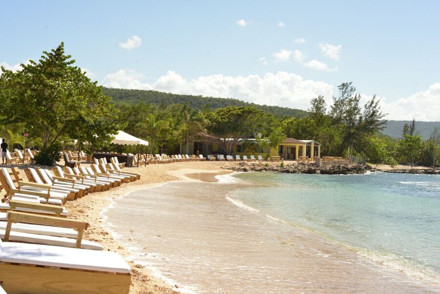 Ocho Rios: Bamboo Beach Club VIP Pass with Lunch and Drinks - Safety and staff attention that makes the day feel easier