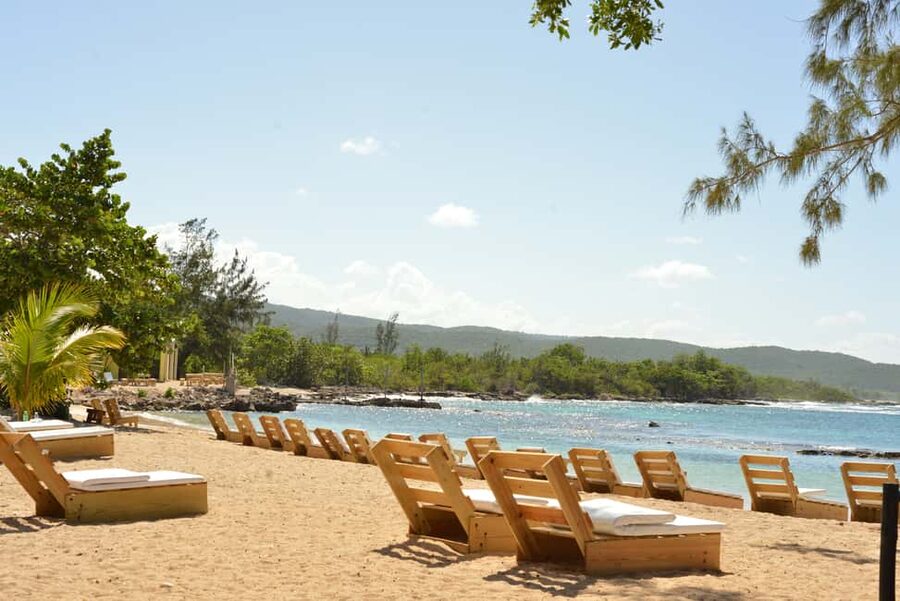 Ocho Rios: Bamboo Beach Club VIP Pass with Lunch and Drinks - Getting to the beach: the 5-hour flow and pickup timing to watch