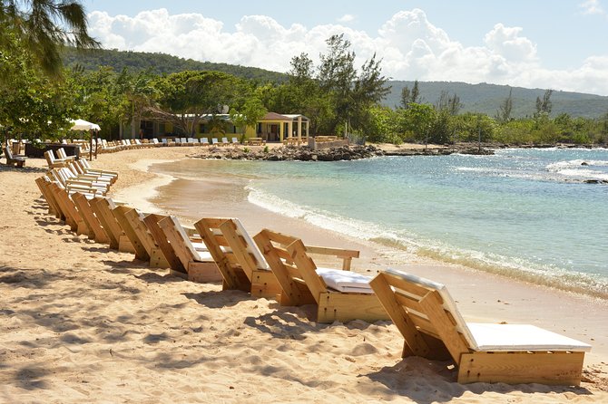 Ocho Rios: Bamboo Beach Club with Specialty Lunch & Cocktails - Weather matters: why this outing can change day to day