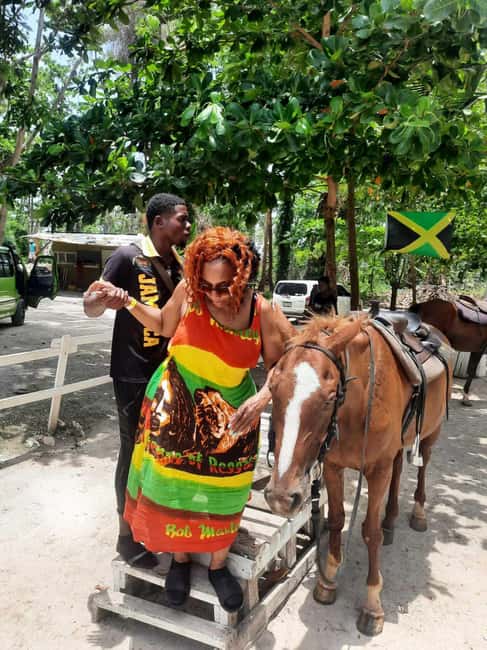 Ocho Rios : Bamboo River Rafting and HorseBack Riding - Horseback riding to the coast: scenic trail, then the ocean swim