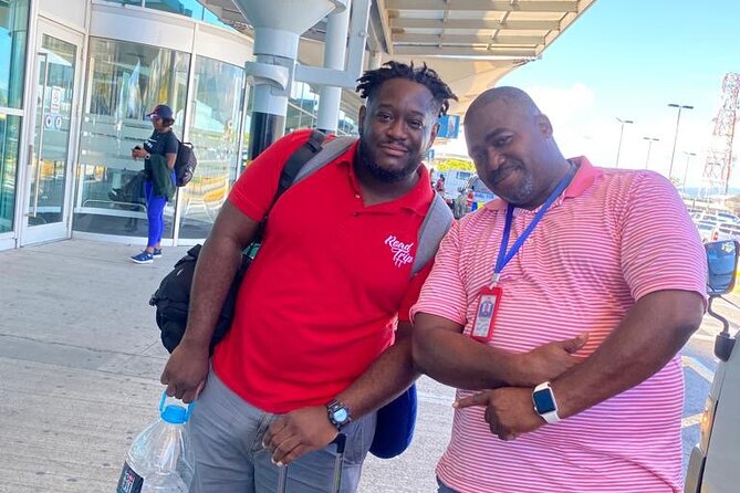 Private Airport Transfer from Montego Bay Airport to Ocho Rios - Comfort First: Air Conditioning, Water, and a Calm Start