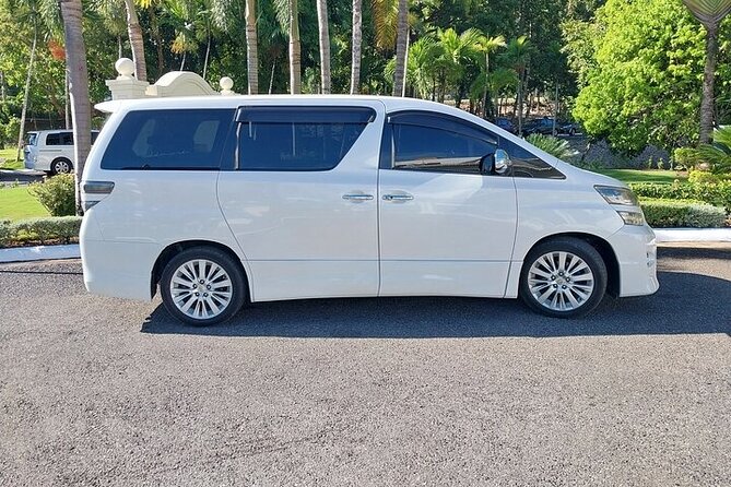 Private Airport Transfer to Bahia Principe Grand Jamaica - Finding Your Driver: The Outside-Airport Meeting Routine