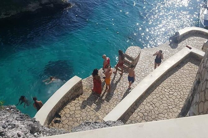 Private Tour From Ocho Rios or Runaway Bay To Negril 7 Miles Beach & Ricks Cafe - Rick’s Cafe: cliffside energy and a built-in “show”
