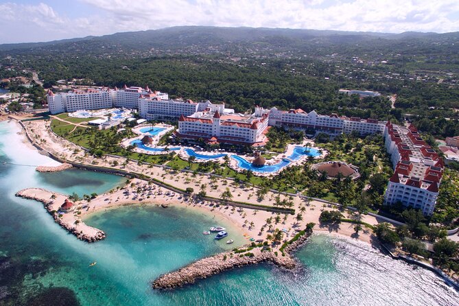 Private Transfers from Montego Bay Airport to Runaway Bay Hotels - Family-friendly extras that matter on arrival day
