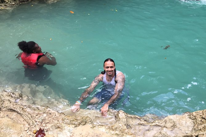 Roundtrip Private Shuttle from Ocho Rios to Blue Hole and Back - Arriving at the Blue Hole: Pay Your Entrance, Then Enjoy