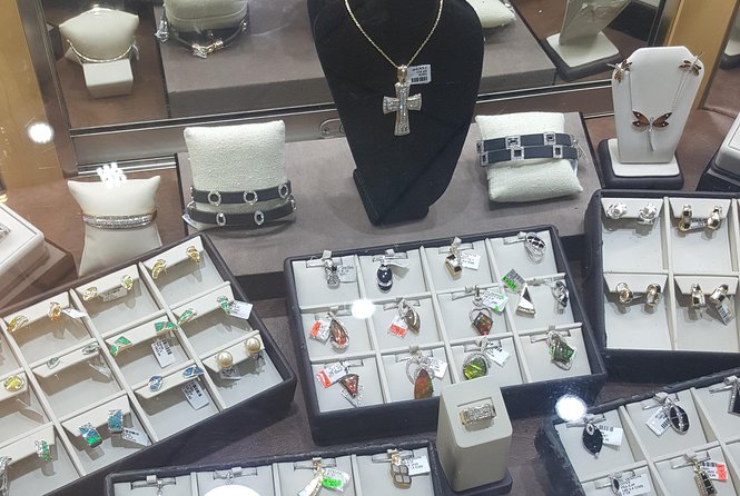 Shopping From Ocho Rios Hotels - Stop 2: Another Shopping Stretch for Duty-Free Style Finds and Souvenirs